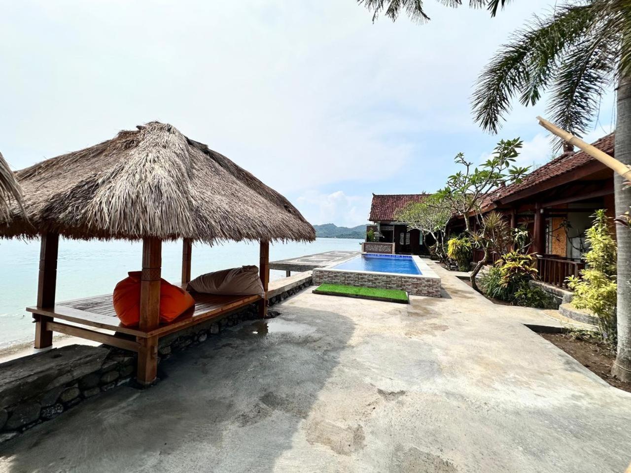 Krisna Bungalows And Restaurant Sekotong Exterior photo