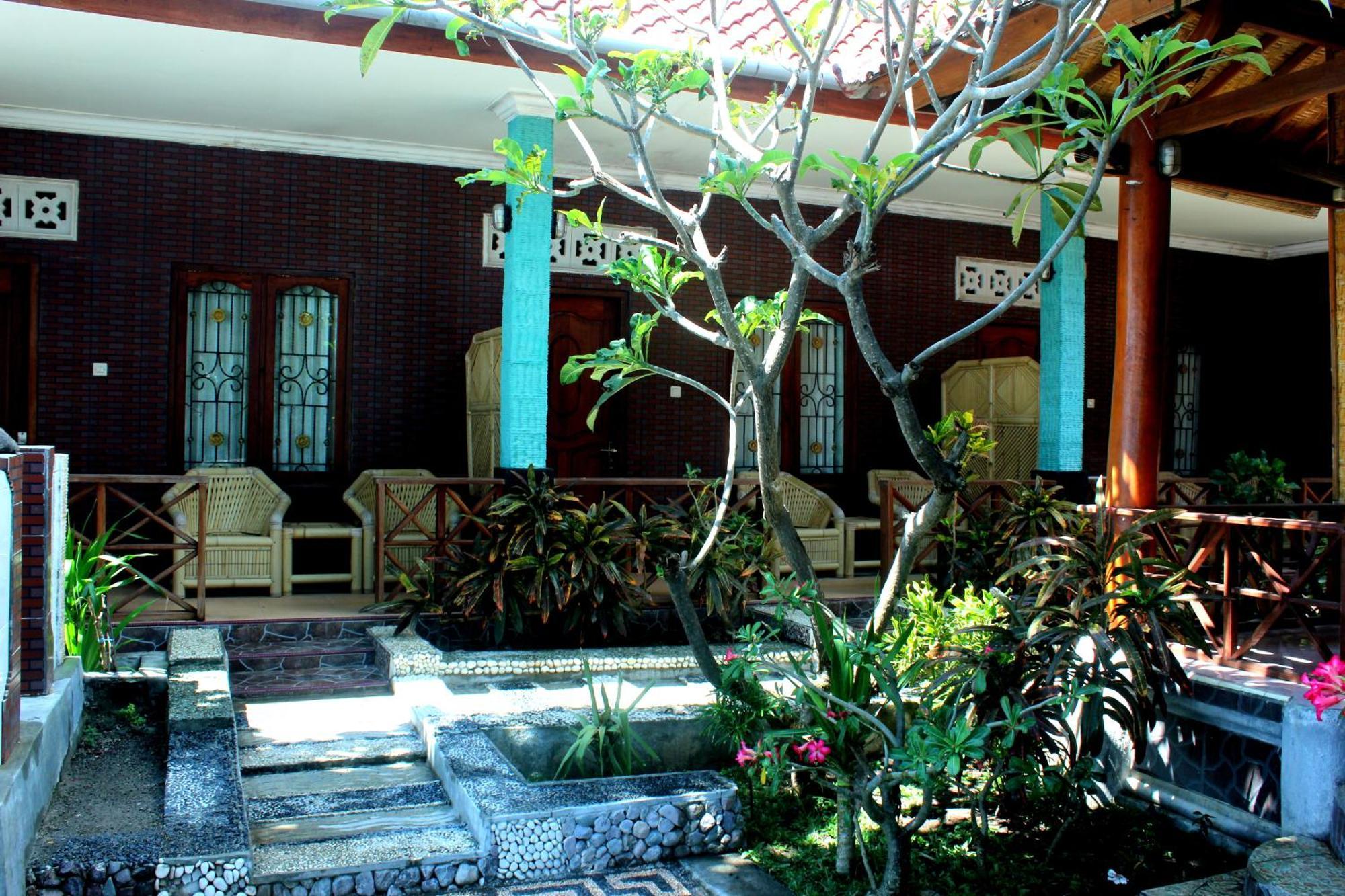 Krisna Bungalows And Restaurant Sekotong Exterior photo