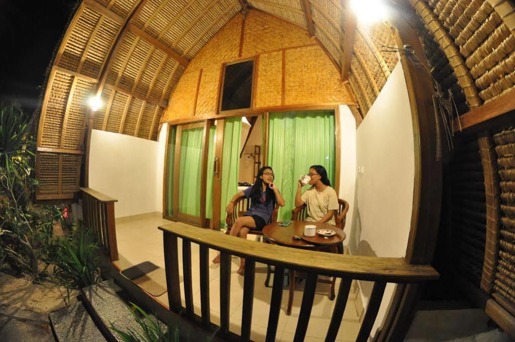 Krisna Bungalows And Restaurant Sekotong Exterior photo