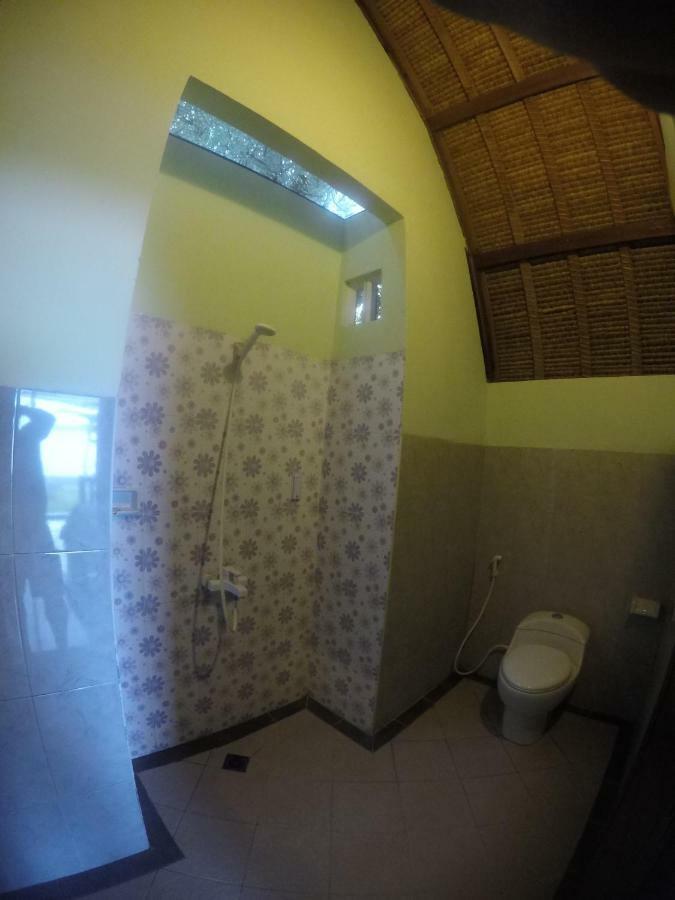 Krisna Bungalows And Restaurant Sekotong Exterior photo